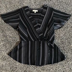 Monteau blouse size small